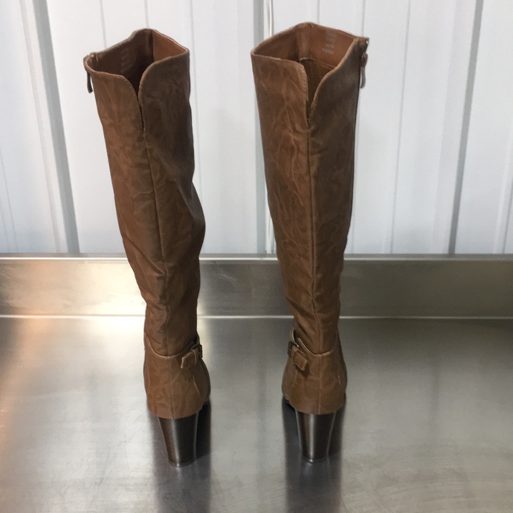 New WB Woman’s Journee Collection Brown Knee-High Women's Boots - Picture 4 of 6